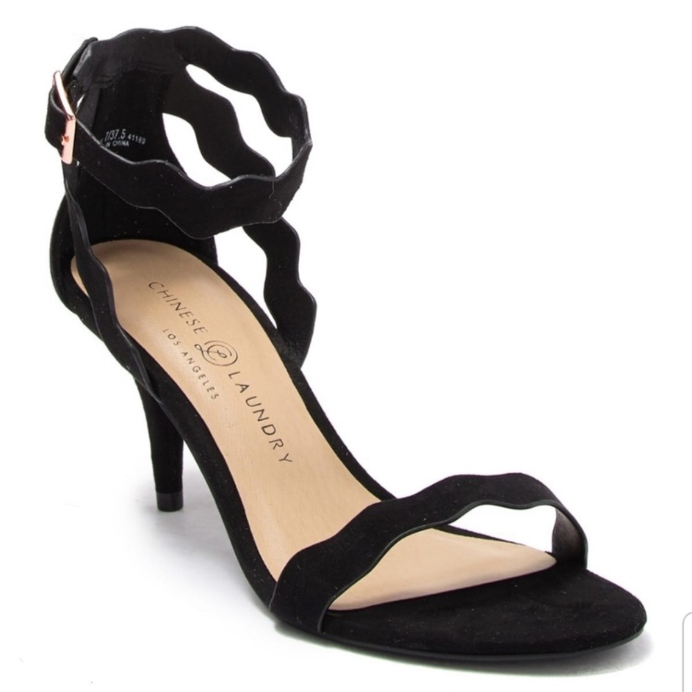 Chinese Laundry rubie scalloped sandal, black with copper hardware